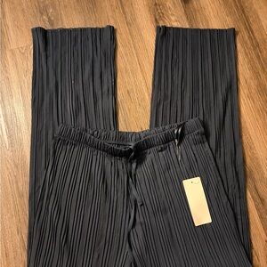 Uniqlo Women's Blue Pleated Straight Leg Pants